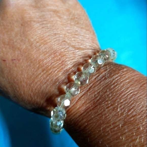 Faceted beaded stretch bracelet - Picture 1 of 3